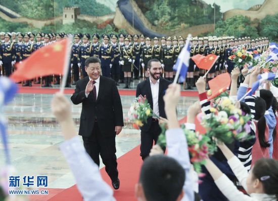 12月3日，国家主席习近平在北京人民大会堂同萨尔瓦多总统布克尔会谈。这是会谈前，习近平在人民大会堂北大厅为布克尔举行欢迎仪式。