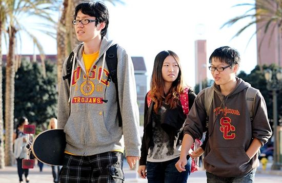 美国计划缩减部分中国留学生的签证期限。