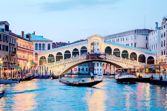 威尼斯著名景点里亚托桥(Rialto