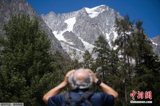 当地时间8月6日，意大利勃朗峰的一块巨大冰川因为高温可能出现断裂坍塌，威胁到位于阿尔卑斯小镇库尔马耶尔附近风景如画的山谷，在山谷中度假生活的数十人被疏散，道路被关闭。