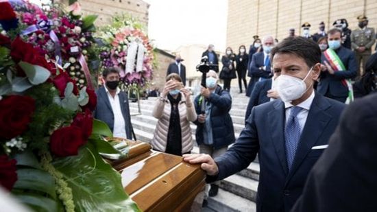 意大利总理孔特出席桑特利的葬礼。