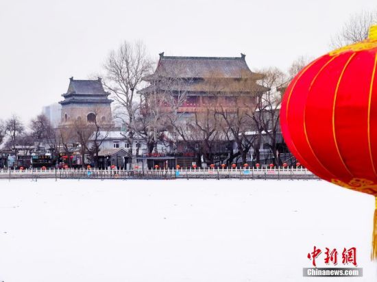 1月19日，北京迎来降雪天气。图为钟鼓楼。图片来源：视觉中国