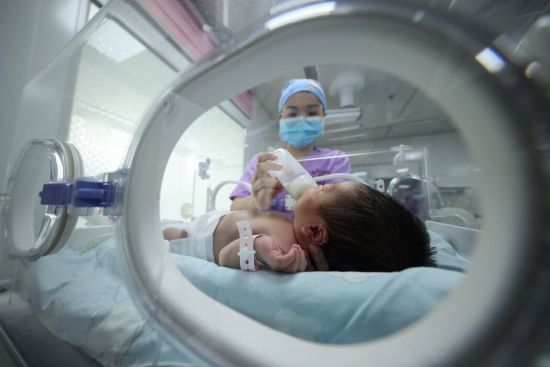 　　去年，中国一家医院的新生儿。