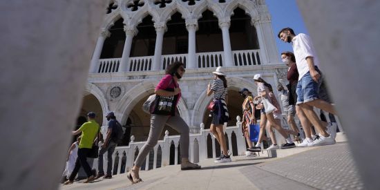 威尼斯实施入城税第一天近8千游客缴纳了5欧元税款