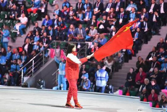 杨诗琦担任开幕式入场仪式中国代表团旗手