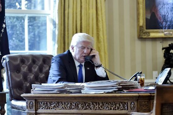 与美国总统特朗普通电话，很可能会衍生为内政及外交风险。