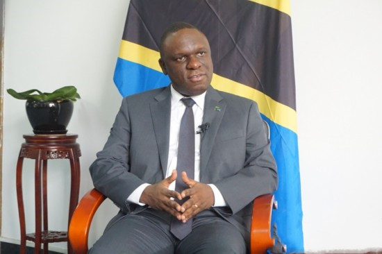 3月8日，坦桑尼亚驻华大使姆贝尔瓦·凯鲁基接受新华网专访。新华网发