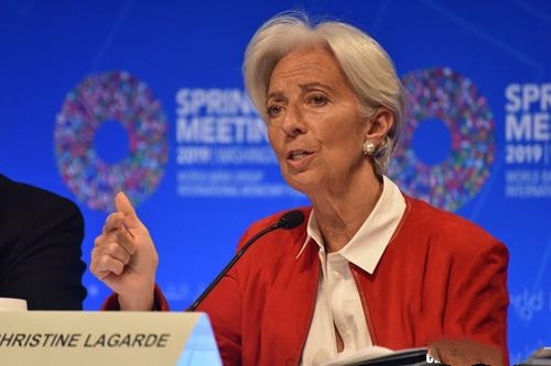 资料图：国际货币基金组织（IMF）总裁拉加德在世界银行和IMF春季会议上召开记者会。中新社记者